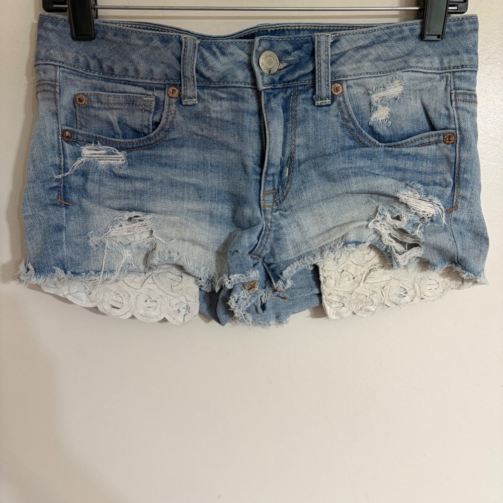 American Eagle Stretch Distressed Lace Trim Denim Cut Off Shorts Low Rise Size 2